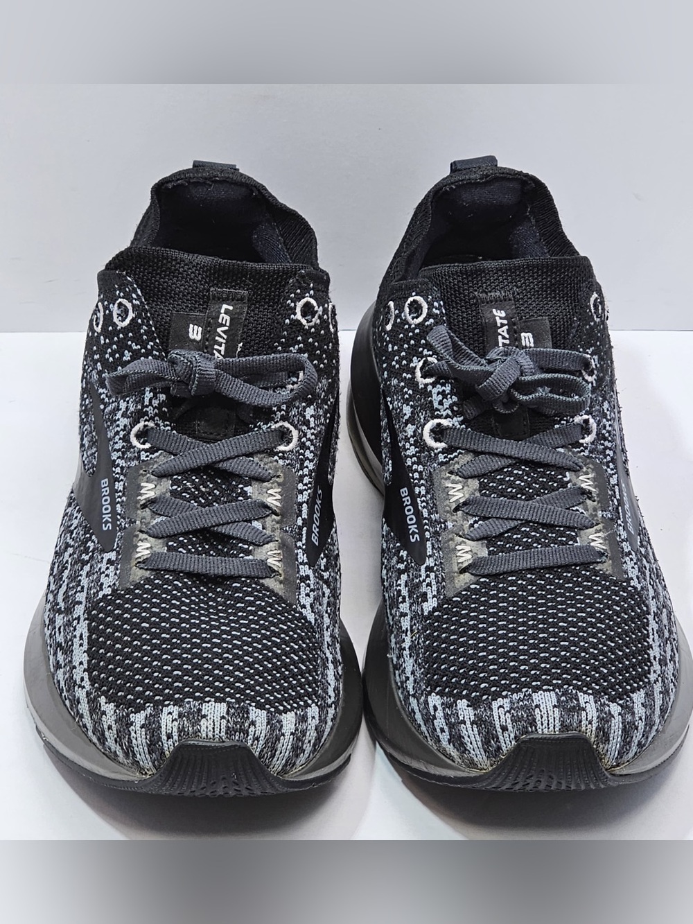 👟 Brooks Levitate 3 Running Shoes – Women’s Size 7 Black Gray